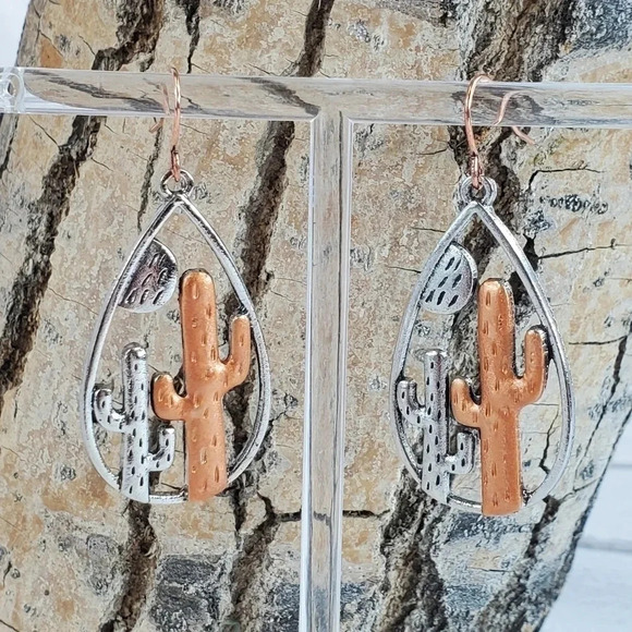 Teardrop Shaped Western Cactus Earring - Picture 2 of 2